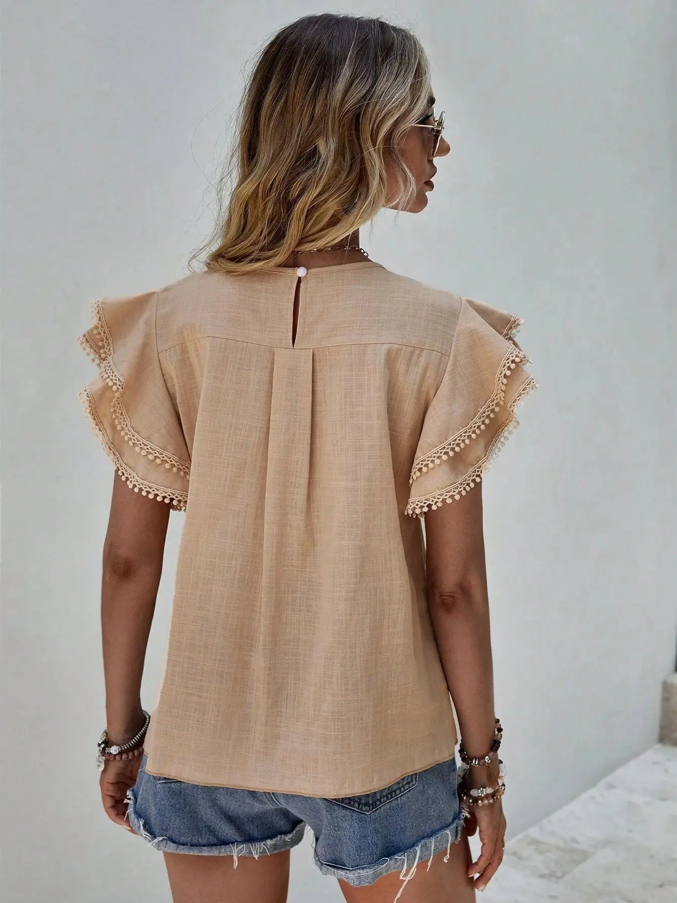 Blusa Feminina Casual com Babados e Manga Borboleta